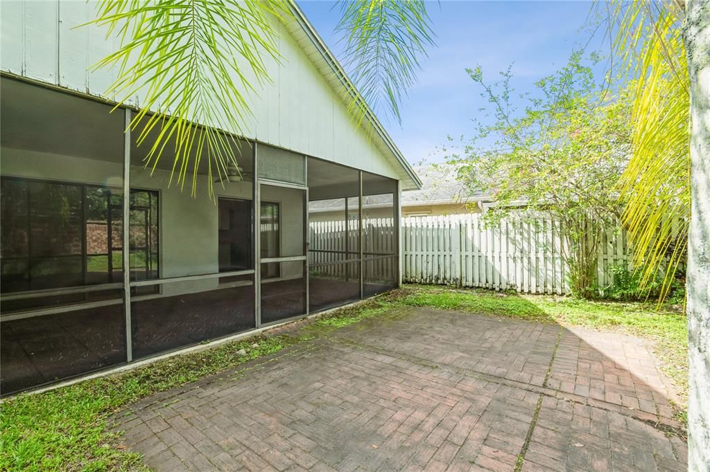 Active With Contract: $2,300 (3 beds, 2 baths, 1546 Square Feet)