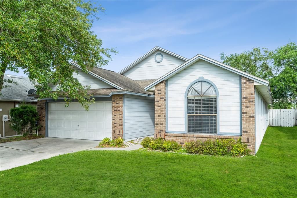 Active With Contract: $2,300 (3 beds, 2 baths, 1546 Square Feet)