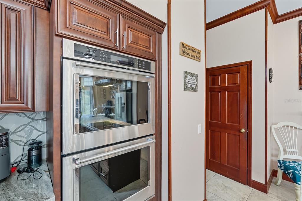 En Venta: $649,900 (4 camas, 3 baños, 3712 Pies cuadrados)