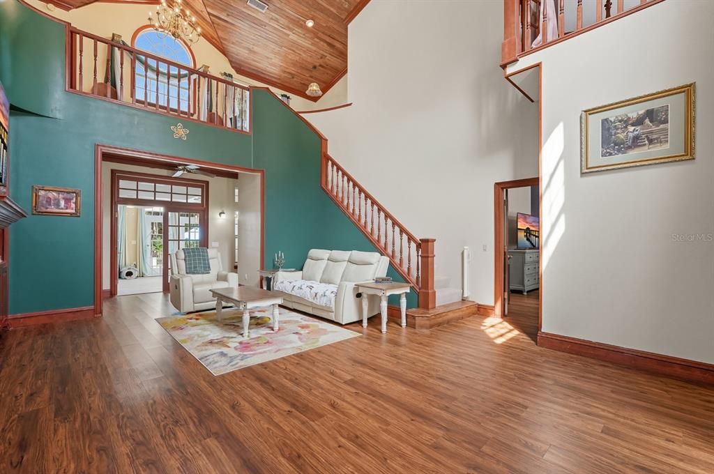 En Venta: $649,900 (4 camas, 3 baños, 3712 Pies cuadrados)