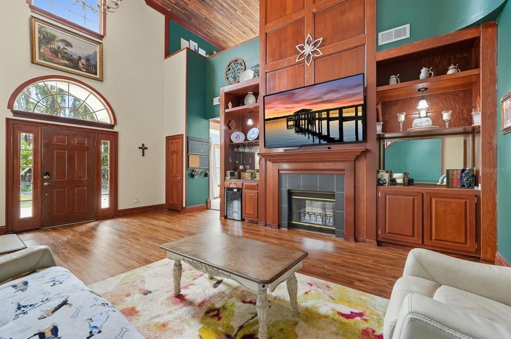 En Venta: $649,900 (4 camas, 3 baños, 3712 Pies cuadrados)