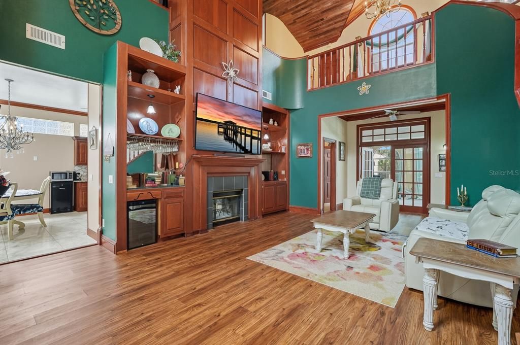 En Venta: $649,900 (4 camas, 3 baños, 3712 Pies cuadrados)