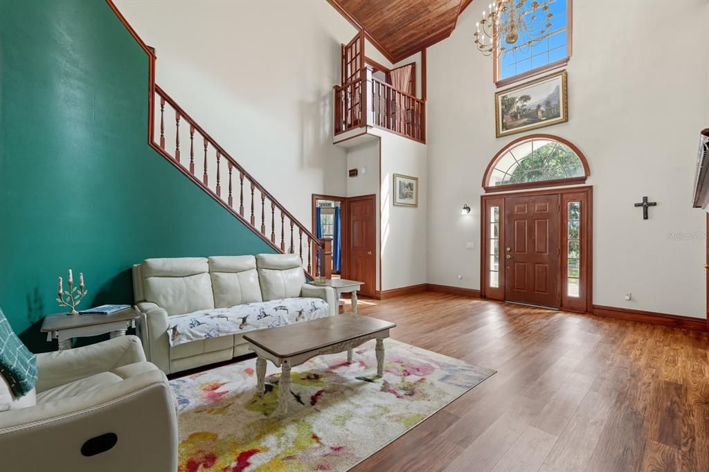 En Venta: $649,900 (4 camas, 3 baños, 3712 Pies cuadrados)