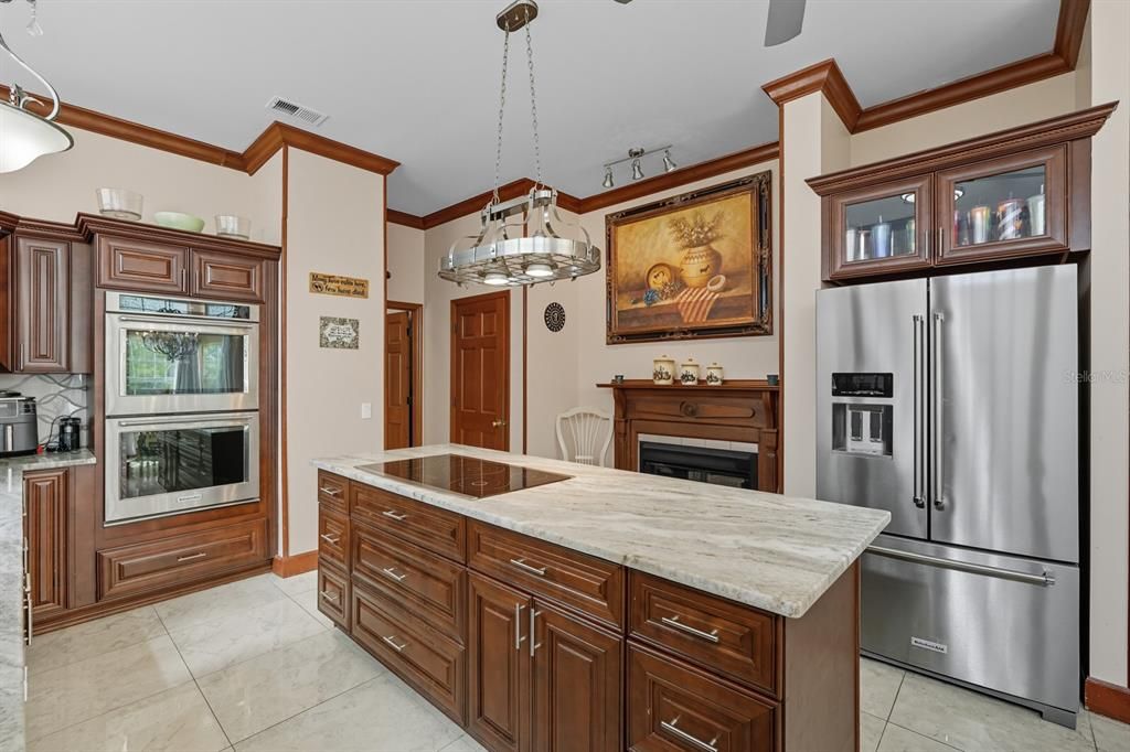 En Venta: $649,900 (4 camas, 3 baños, 3712 Pies cuadrados)