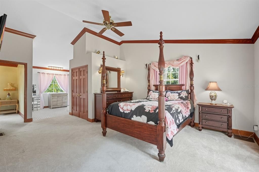 En Venta: $649,900 (4 camas, 3 baños, 3712 Pies cuadrados)