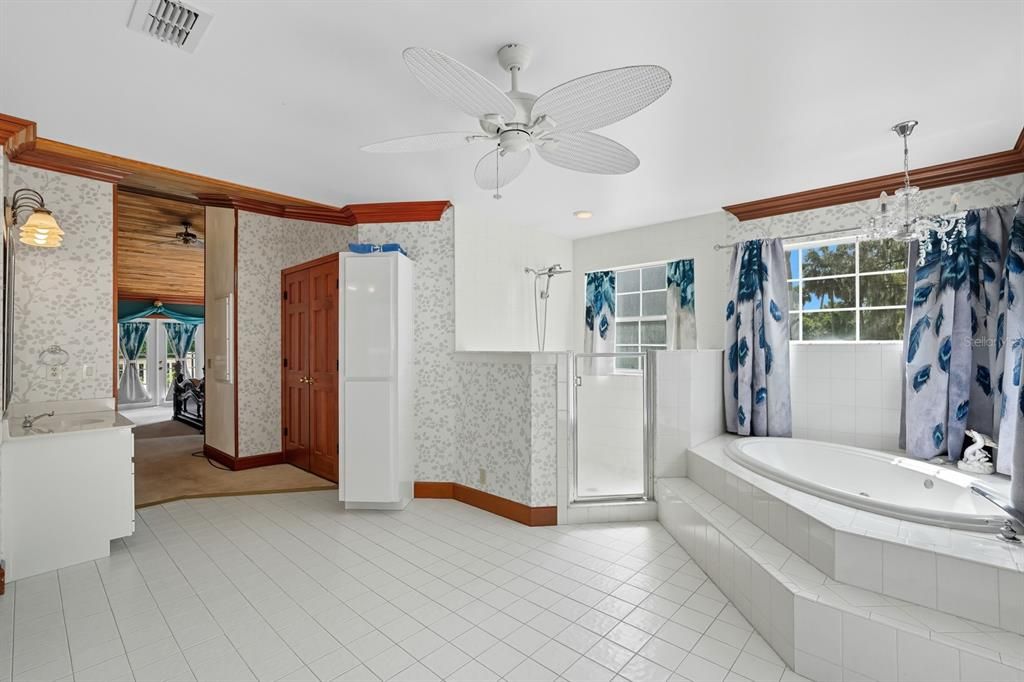 En Venta: $649,900 (4 camas, 3 baños, 3712 Pies cuadrados)