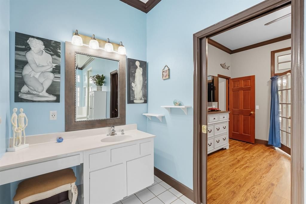 En Venta: $649,900 (4 camas, 3 baños, 3712 Pies cuadrados)