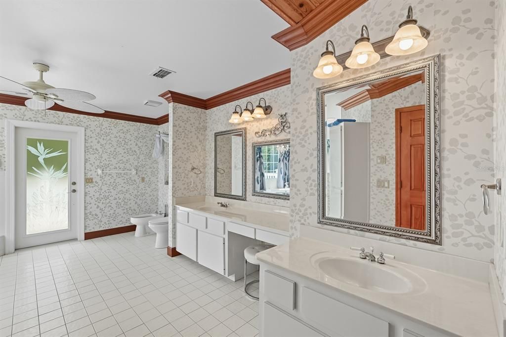 En Venta: $649,900 (4 camas, 3 baños, 3712 Pies cuadrados)