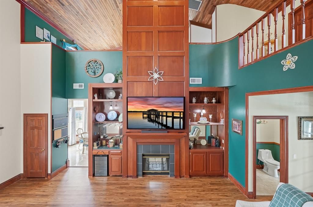 En Venta: $649,900 (4 camas, 3 baños, 3712 Pies cuadrados)