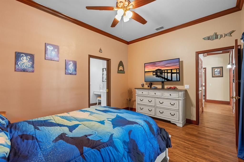 En Venta: $649,900 (4 camas, 3 baños, 3712 Pies cuadrados)