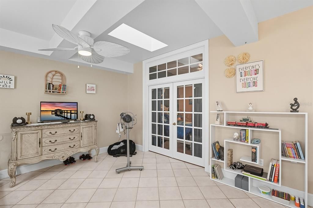 En Venta: $649,900 (4 camas, 3 baños, 3712 Pies cuadrados)