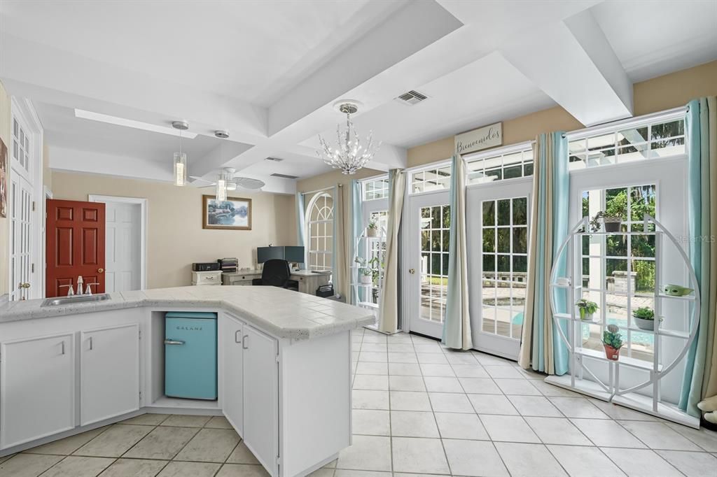 En Venta: $649,900 (4 camas, 3 baños, 3712 Pies cuadrados)