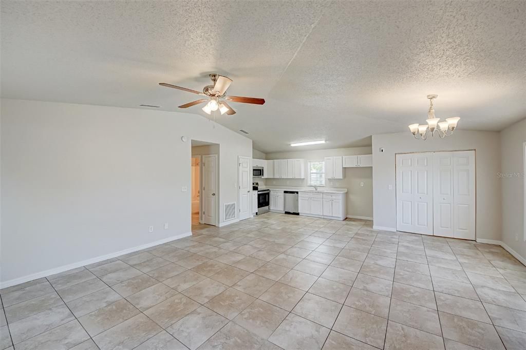 For Sale: $212,500 (3 beds, 2 baths, 1298 Square Feet)