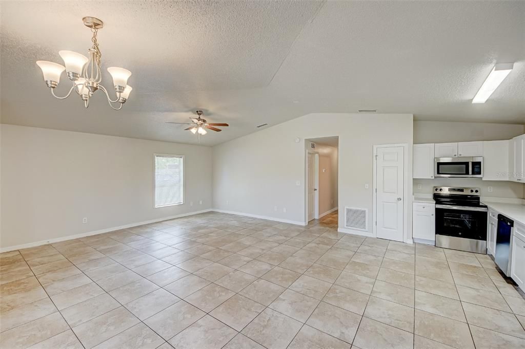 For Sale: $212,500 (3 beds, 2 baths, 1298 Square Feet)