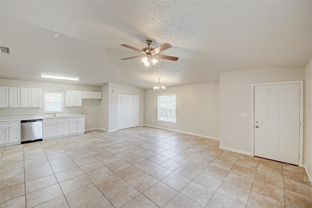 For Sale: $212,500 (3 beds, 2 baths, 1298 Square Feet)