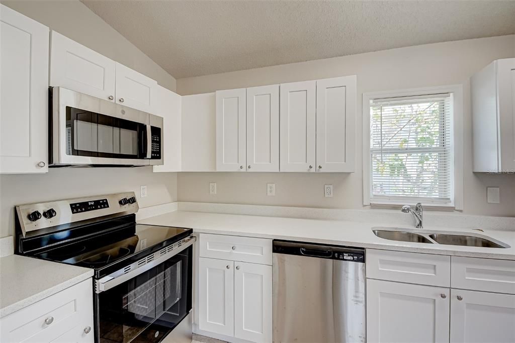For Sale: $212,500 (3 beds, 2 baths, 1298 Square Feet)