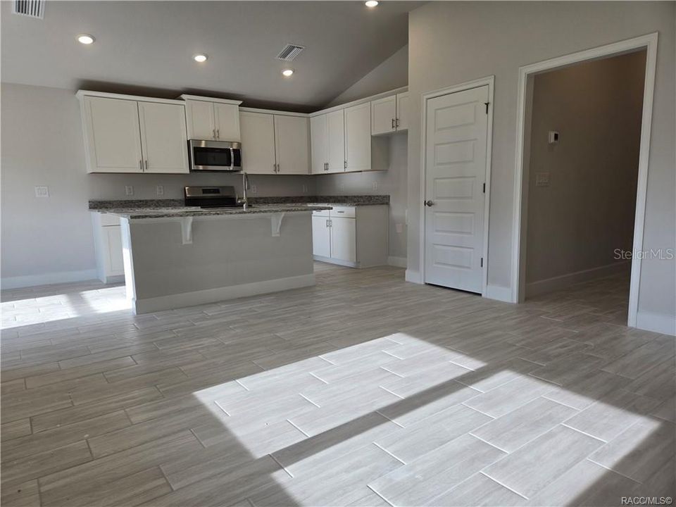 For Sale: $291,250 (3 beds, 2 baths, 1512 Square Feet)