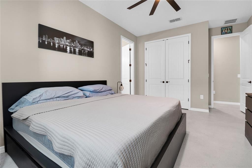 For Sale: $1,300,000 (5 beds, 4 baths, 3645 Square Feet)