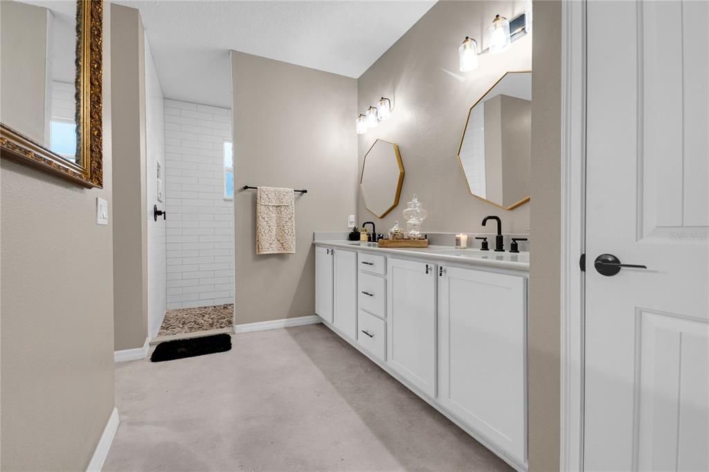 For Sale: $1,300,000 (5 beds, 4 baths, 3645 Square Feet)