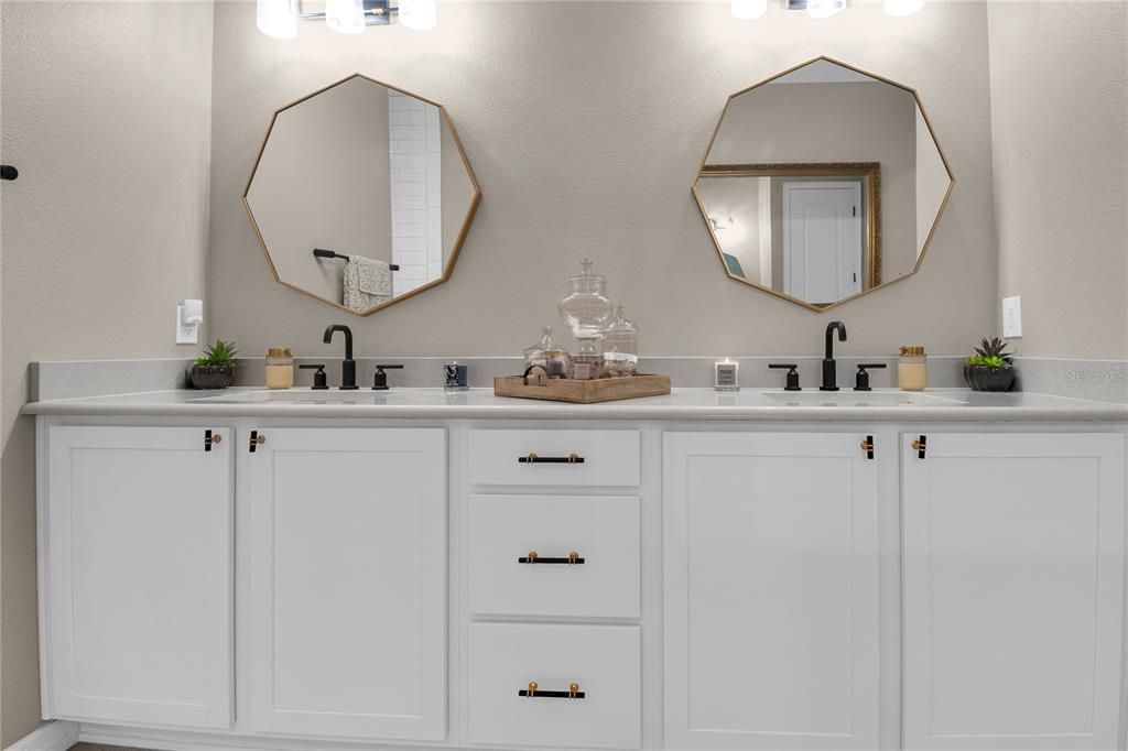 For Sale: $1,300,000 (5 beds, 4 baths, 3645 Square Feet)