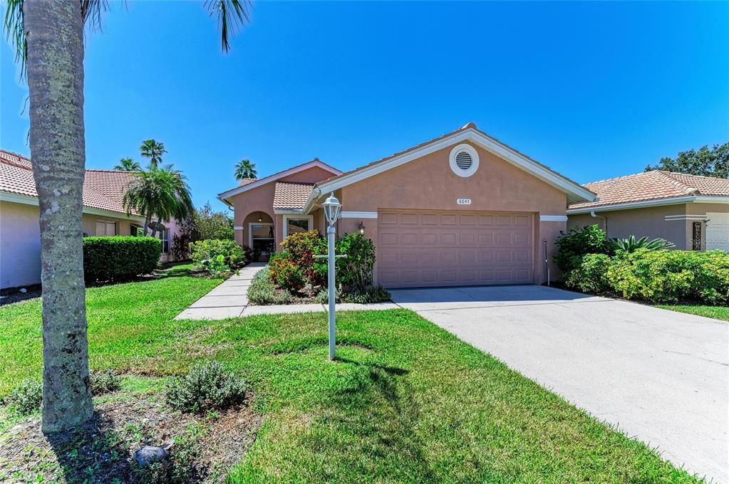 For Sale: $410,000 (2 beds, 2 baths, 1806 Square Feet)