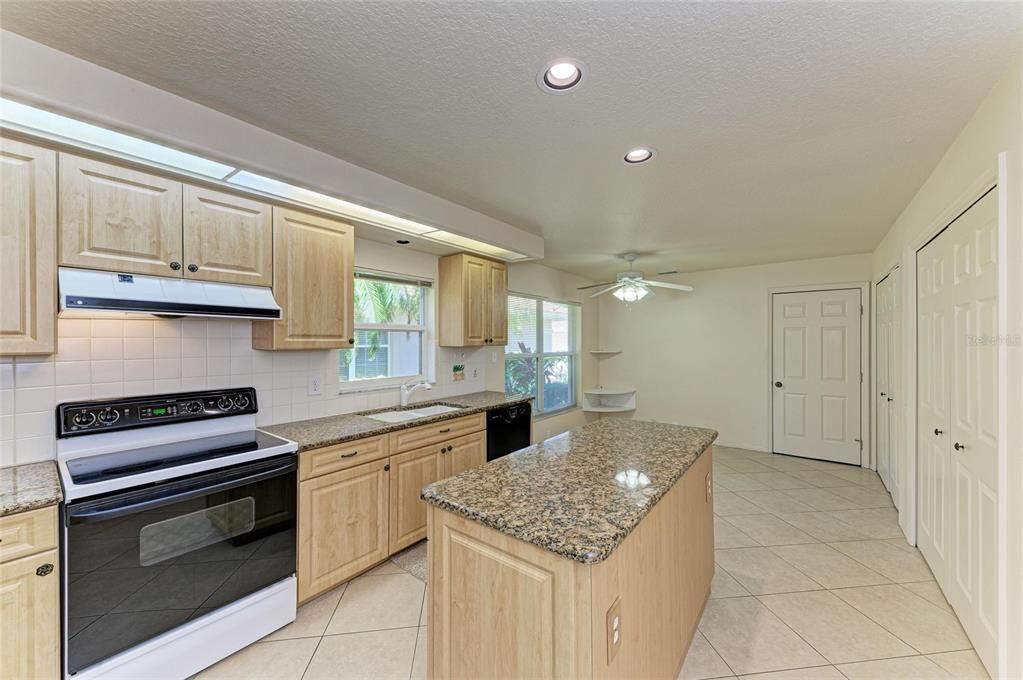 For Sale: $410,000 (2 beds, 2 baths, 1806 Square Feet)