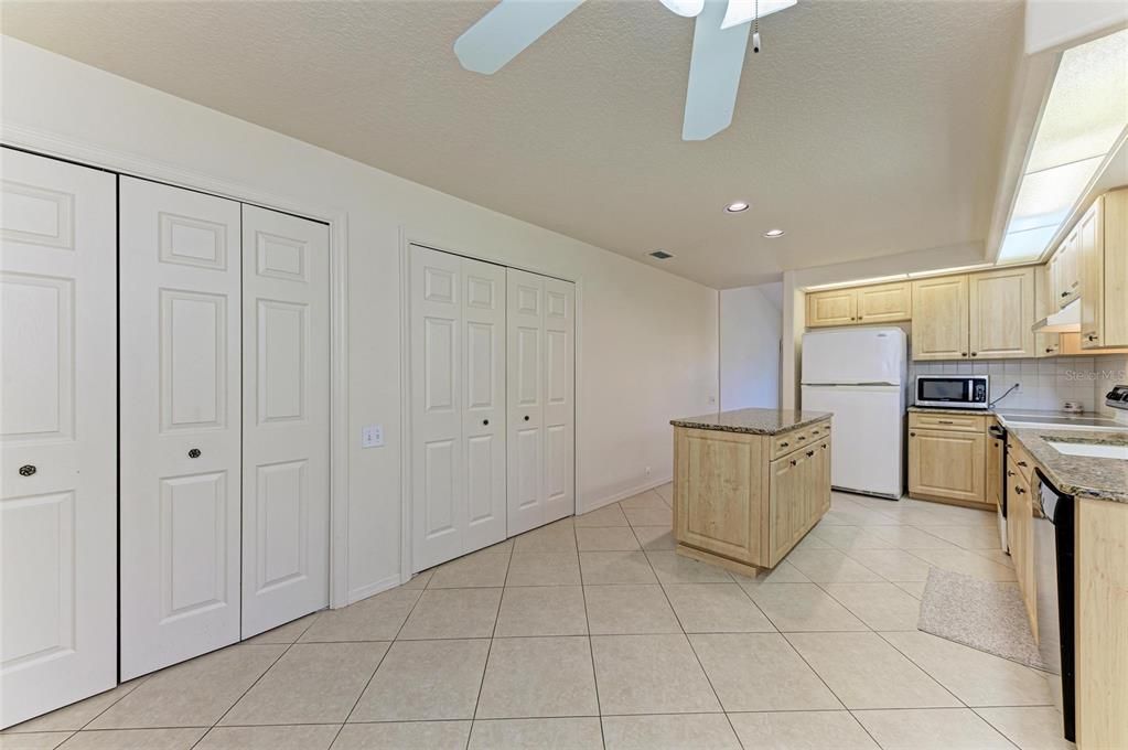 For Sale: $410,000 (2 beds, 2 baths, 1806 Square Feet)