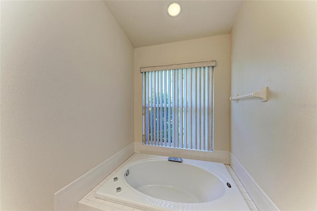 For Sale: $410,000 (2 beds, 2 baths, 1806 Square Feet)