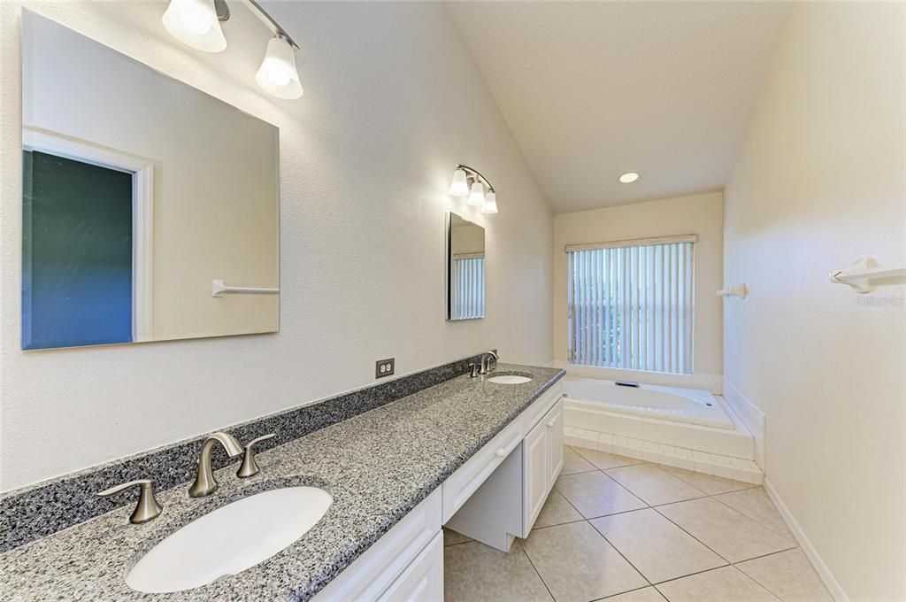 For Sale: $410,000 (2 beds, 2 baths, 1806 Square Feet)