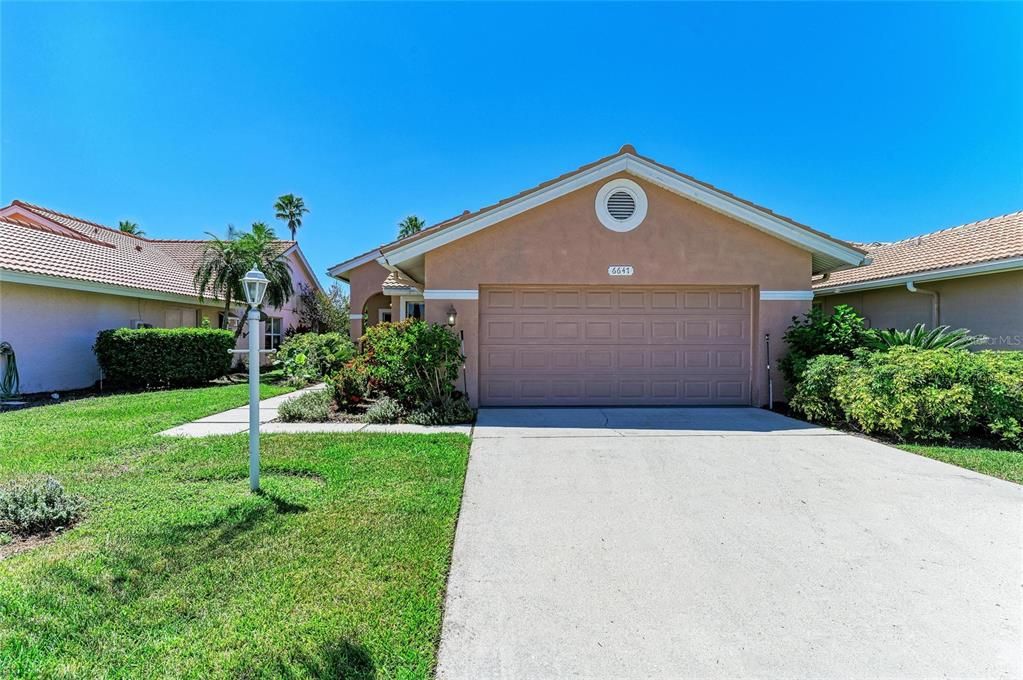 For Sale: $410,000 (2 beds, 2 baths, 1806 Square Feet)