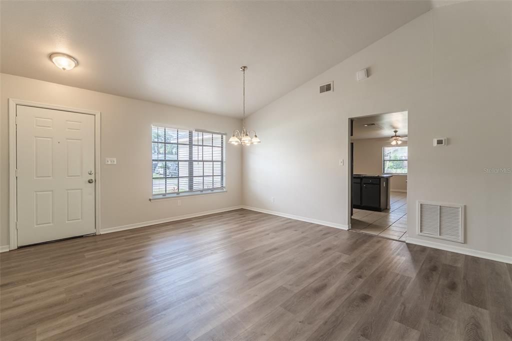 En Venta: $289,900 (3 camas, 2 baños, 1512 Pies cuadrados)