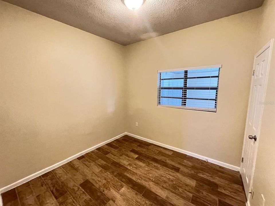 合同活跃: $209,900 (4 贝兹, 2 浴室, 1222 平方英尺)