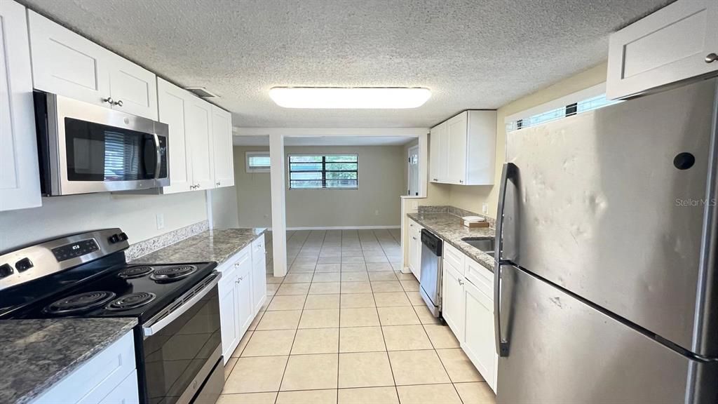 合同活跃: $209,900 (4 贝兹, 2 浴室, 1222 平方英尺)