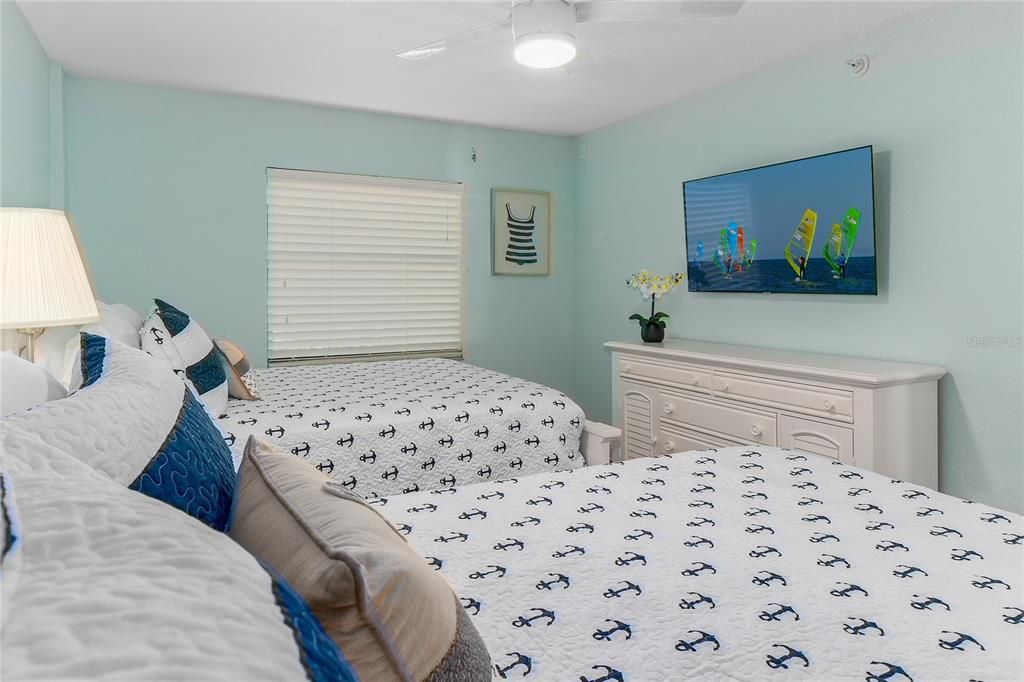 Active With Contract: $1,299,500 (3 beds, 2 baths, 1425 Square Feet)