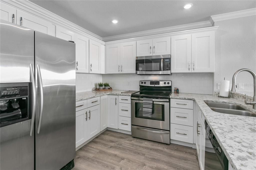 Active With Contract: $1,299,500 (3 beds, 2 baths, 1425 Square Feet)