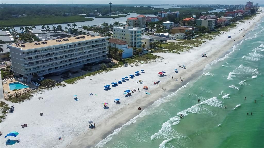 Active With Contract: $1,299,500 (3 beds, 2 baths, 1425 Square Feet)