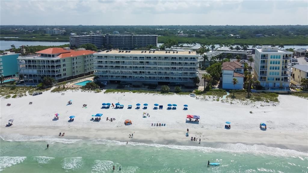 Active With Contract: $1,299,500 (3 beds, 2 baths, 1425 Square Feet)