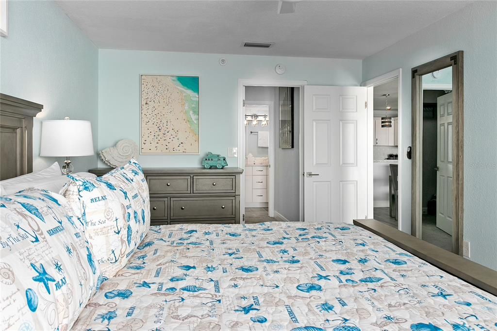 Active With Contract: $1,299,500 (3 beds, 2 baths, 1425 Square Feet)