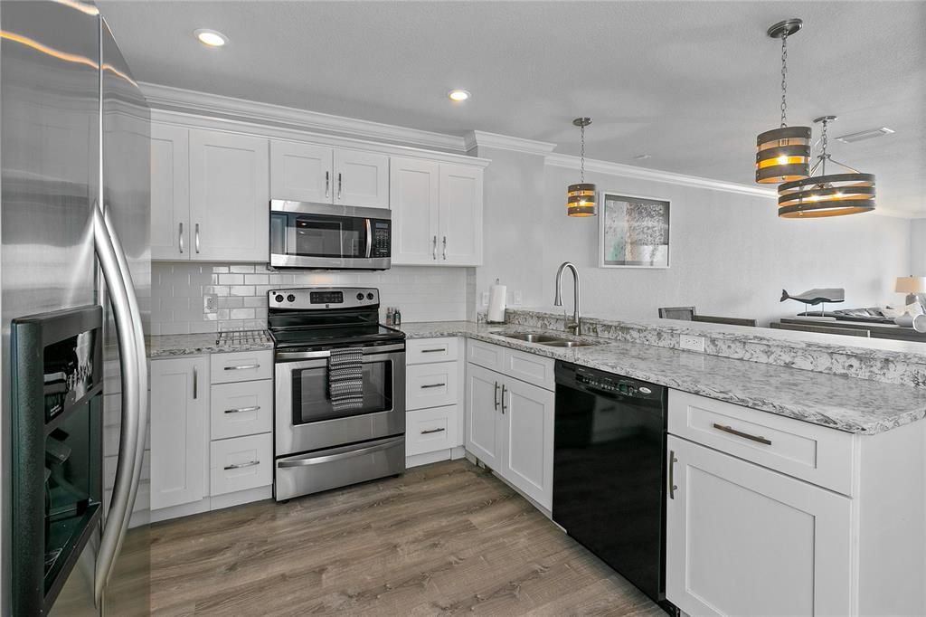 Active With Contract: $1,299,500 (3 beds, 2 baths, 1425 Square Feet)