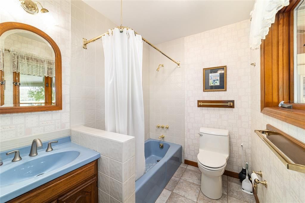 For Sale: $1,699,000 (3 beds, 2 baths, 2530 Square Feet)