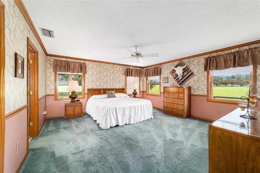 For Sale: $1,699,000 (3 beds, 2 baths, 2530 Square Feet)