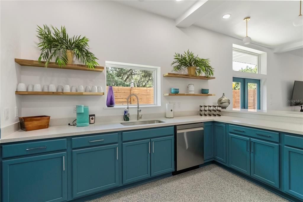 En Venta: $549,000 (5 camas, 3 baños, 2456 Pies cuadrados)