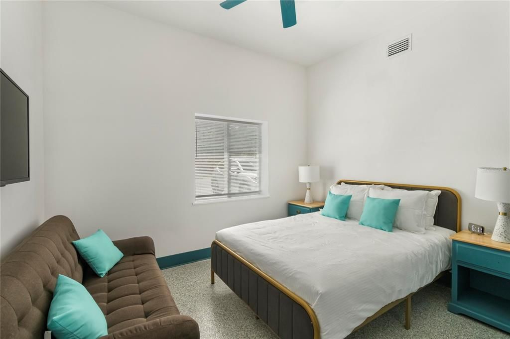 En Venta: $549,000 (5 camas, 3 baños, 2456 Pies cuadrados)