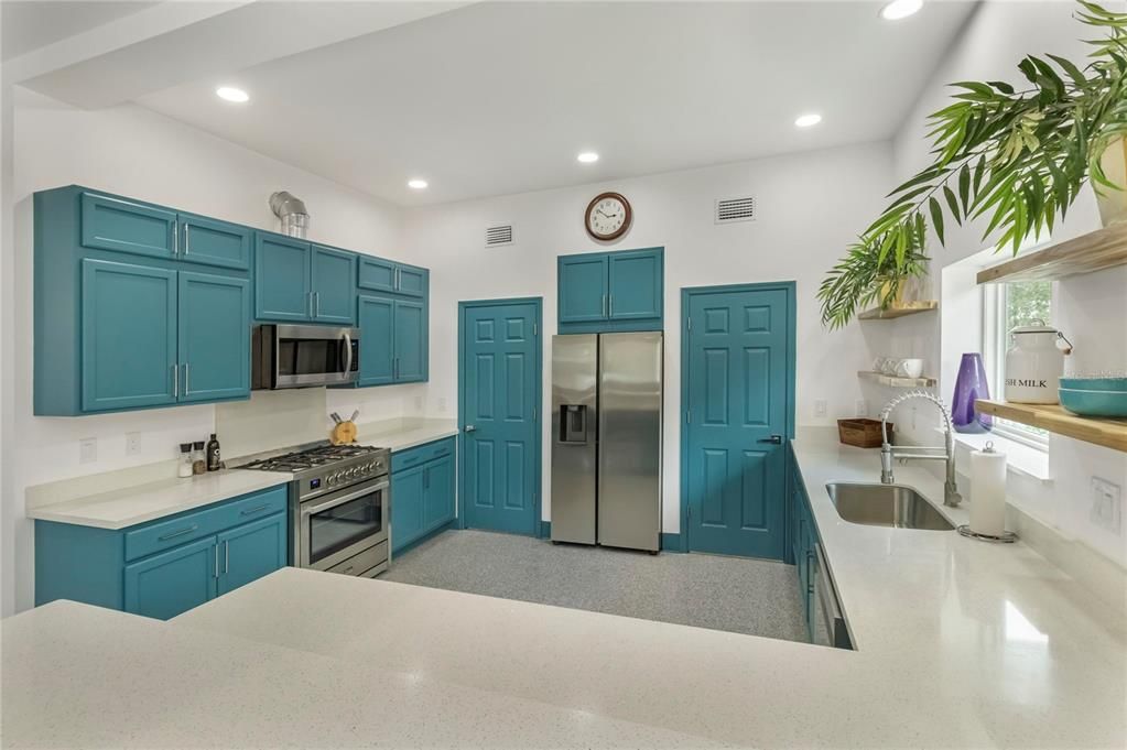 En Venta: $549,000 (5 camas, 3 baños, 2456 Pies cuadrados)