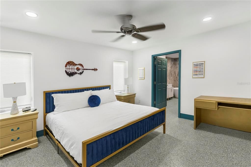 En Venta: $549,000 (5 camas, 3 baños, 2456 Pies cuadrados)