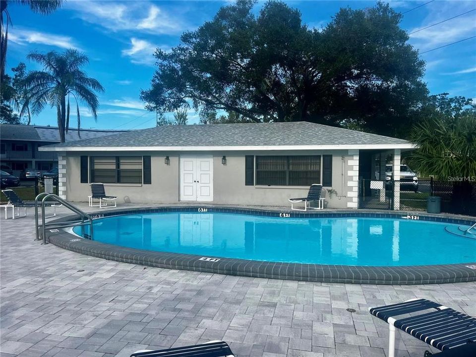 Active With Contract: $164,900 (2 beds, 2 baths, 1090 Square Feet)