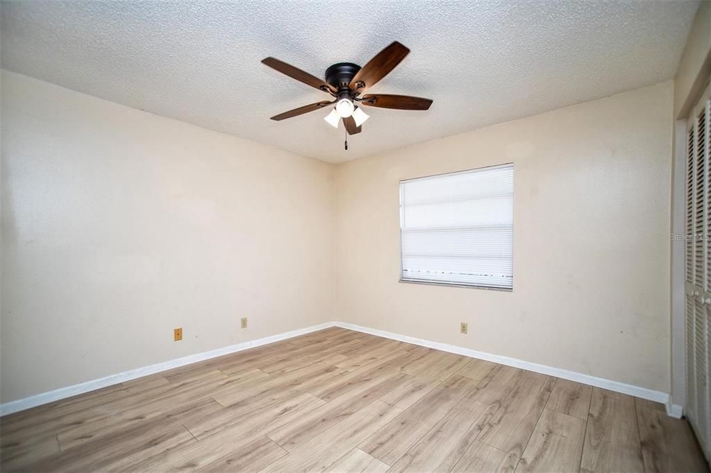 Active With Contract: $164,900 (2 beds, 2 baths, 1090 Square Feet)