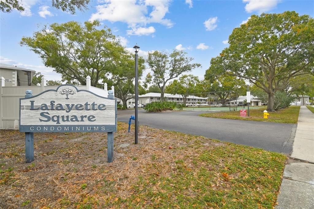 Active With Contract: $164,900 (2 beds, 2 baths, 1090 Square Feet)