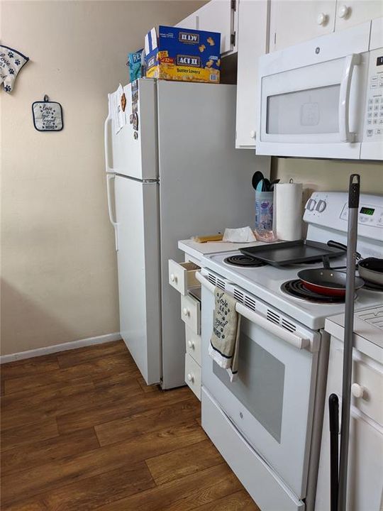 Activo con contrato: $183,000 (4 camas, 4 baños, 1177 Pies cuadrados)