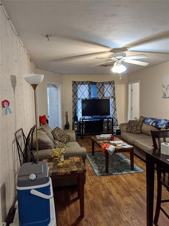 Activo con contrato: $183,000 (4 camas, 4 baños, 1177 Pies cuadrados)